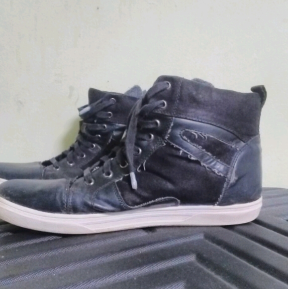 Guess sneakers - Picture 2 of 3